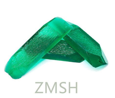 Smaragdgrüner Saphir Roh-Edelstein aus dem Labor für exquisite Schmuckstücke