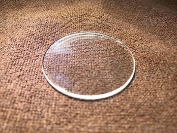 A - Achsen-Saphir-Kristall-Uhrgehäuse-Glaslinsen-raues Material Soem angenommen