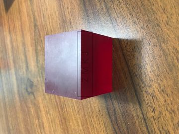 Hochfrequenzsaphir-einzelner Kristall-Titan lackierte rote Dichte 3,98 G/Cm3