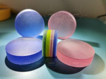 Kundengebundener Größen-Laser-Farbsaphir-Kristall für Laser-Stangen und Farbeuhr-Glaskasten