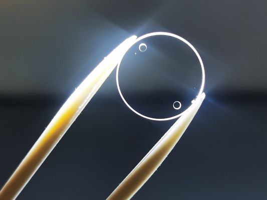 Runde polierte Sapphire Optical Windows Scratch Resistance mit Loch
