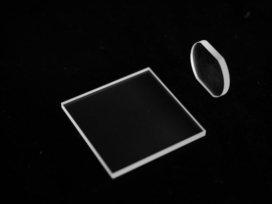 Synthetische Quarzglasplatte in GS1-Qualität Optisches Fenster aus Quarz 2,2 g/cm3 Dichte