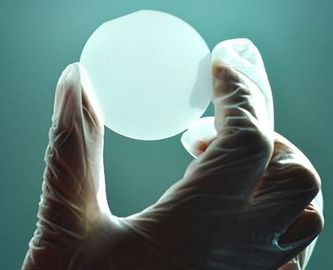 Guter Preis Gallium-Nitrid-Oblate HVPE 5x5/10x10 Millimeter geben die stehende industrielle Chip-Schablone frei Online
