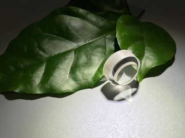 Guter Preis 5mm Stärke-kundenspezifisches Saphir-Glas mit Loch für Ausrüstungs-Versammlungs-Teil Online